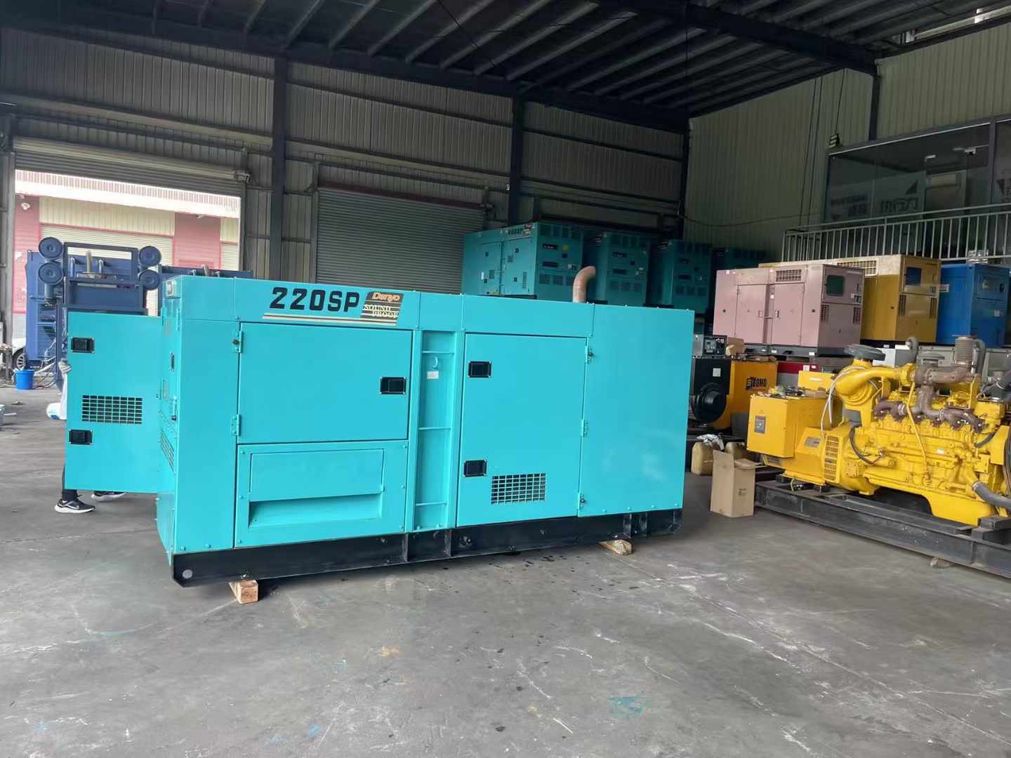 厦门柴油发电机组长期不间断运行时，如何监控其温度和压力？